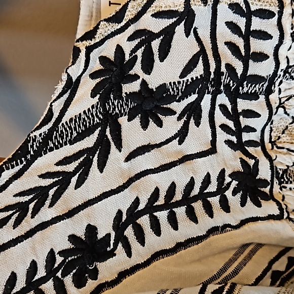 EDISTO Embroidered Peasant Top - Picture 3 of 6